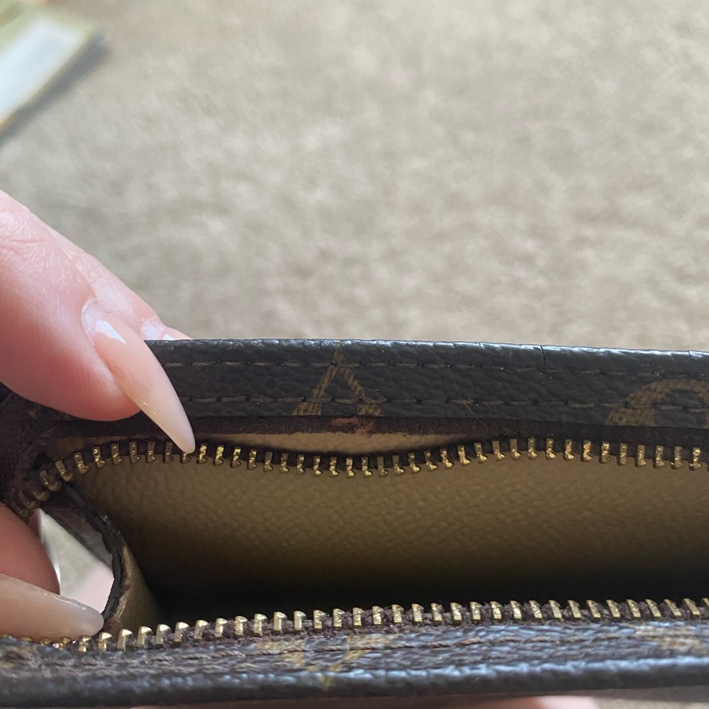Price cut!  Louis Vuitton wallet. - Picture 6 of 6